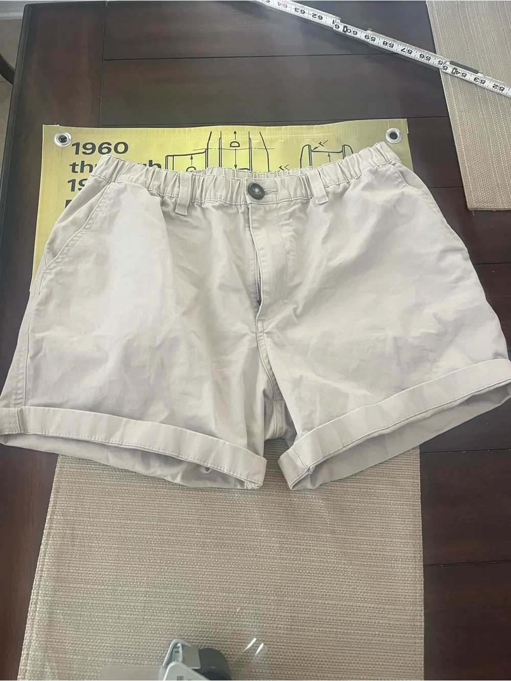 Lot 3 Chubbies mens 5.5 Rolled-Hem Shorts in Light Beige medium